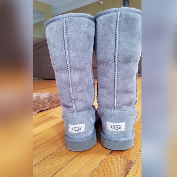 NWOT Ugg Classic Tall Gray Boots - Picture 5 of 7
